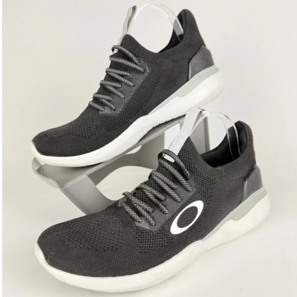 Oakley OKLYTRN Size 9.5 Men Black Knit‎ Lightweight Running Athletic Sneakers